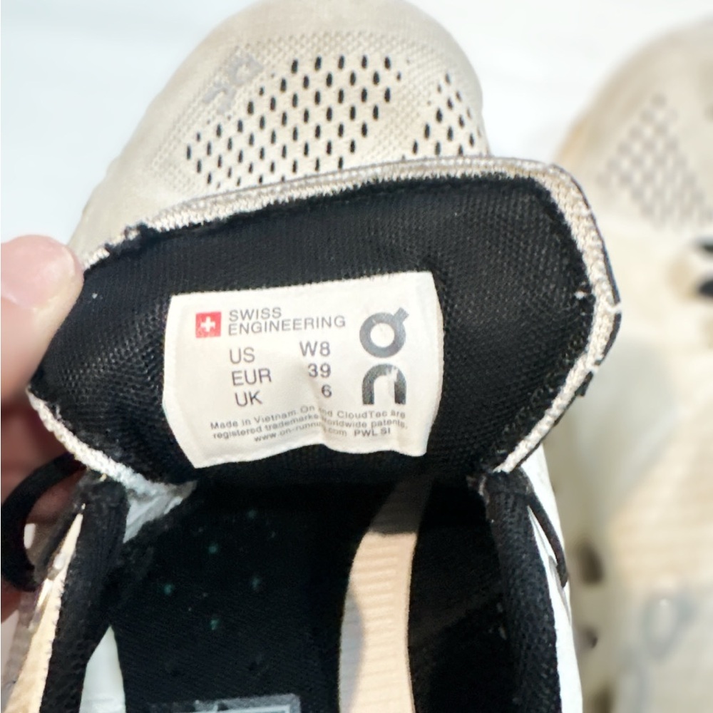 On Running women’s Athletic Shoes - Picture 7 of 7